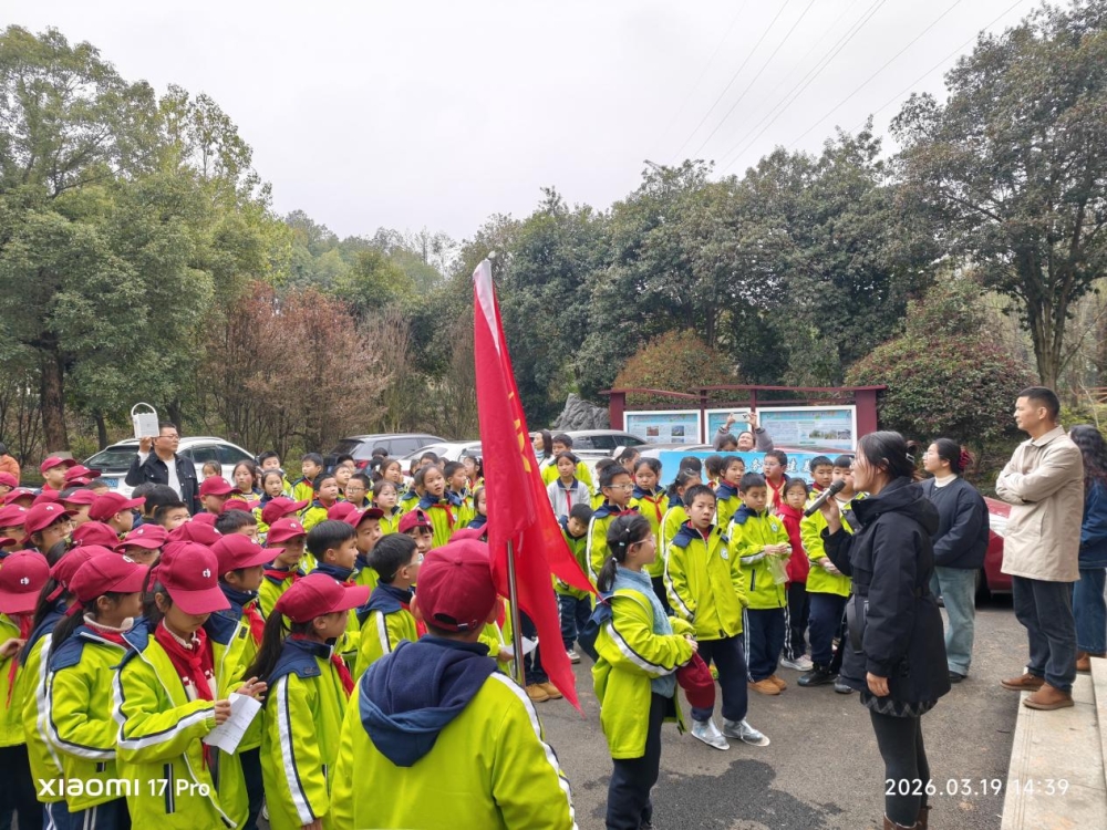 ��������ѧ��:��չ����ֲ�����ջ ��������ѧ�����顰��ɫ���á�